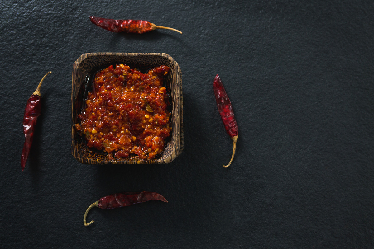 9 Best Chili Garlic Sauce Substitutes (With Comparison Table)