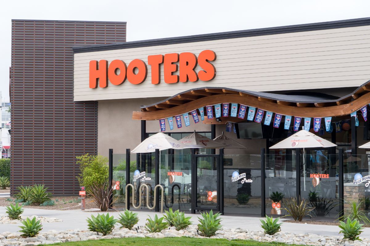 What Sauces Does Hooters Have?