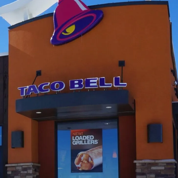 The drive through area of a Taco Bell restaurant.