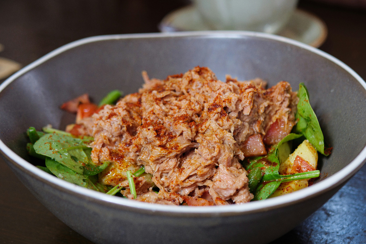A bowl of delicious tuna salad with smoked paprika.
